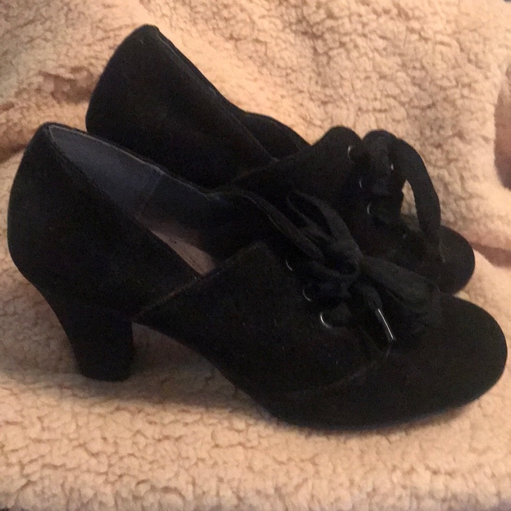 Black heels with laces